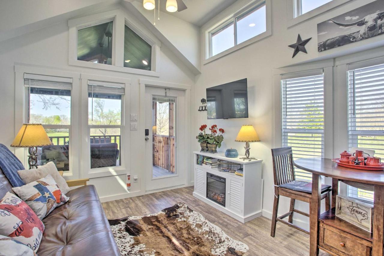 Cozy Mckinney Tiny Home With Porch And Fire Pit! المظهر الخارجي الصورة