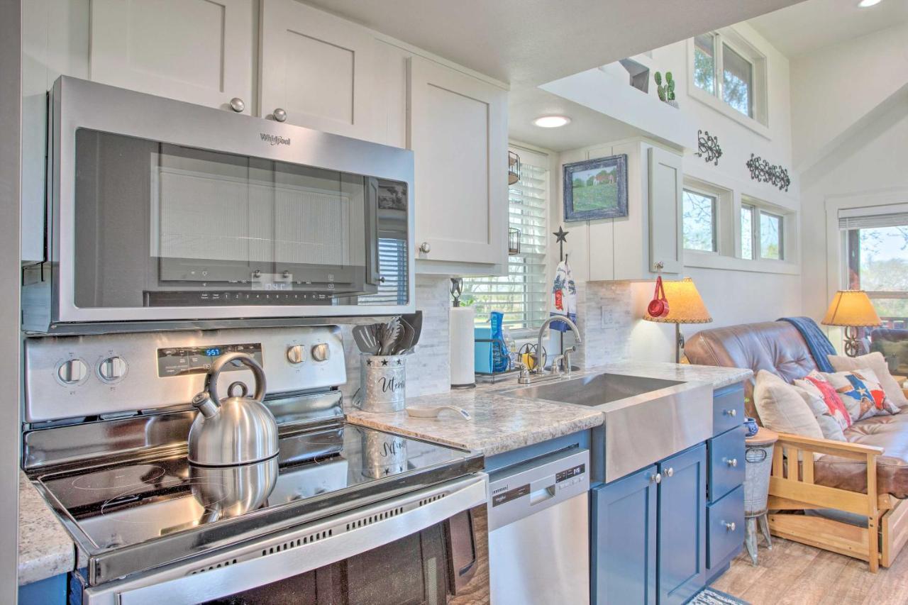 Cozy Mckinney Tiny Home With Porch And Fire Pit! المظهر الخارجي الصورة