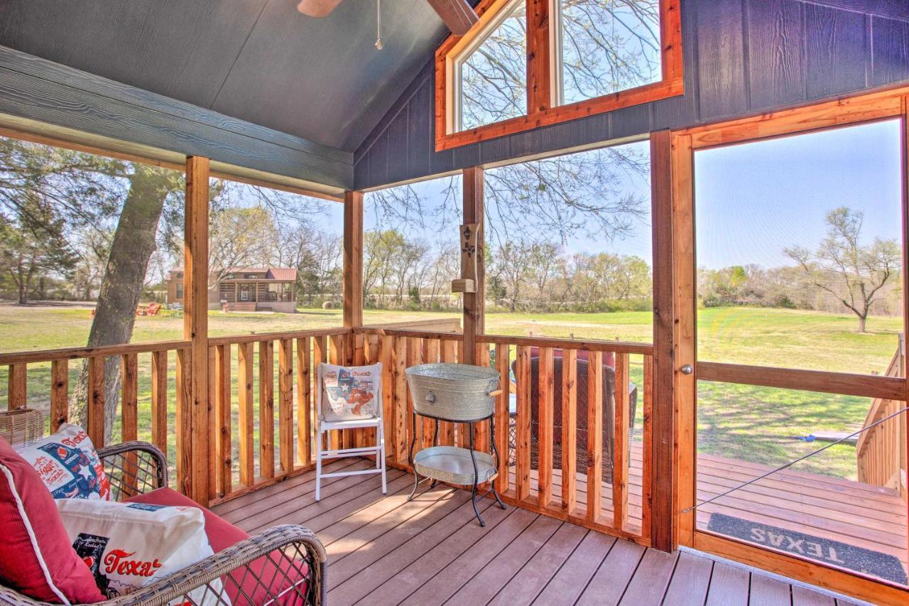Cozy Mckinney Tiny Home With Porch And Fire Pit! المظهر الخارجي الصورة