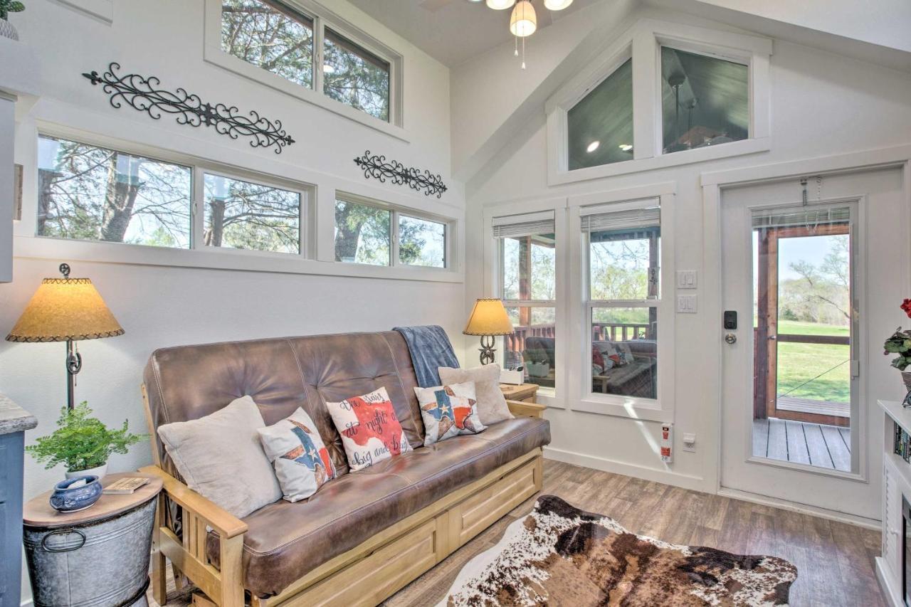 Cozy Mckinney Tiny Home With Porch And Fire Pit! المظهر الخارجي الصورة