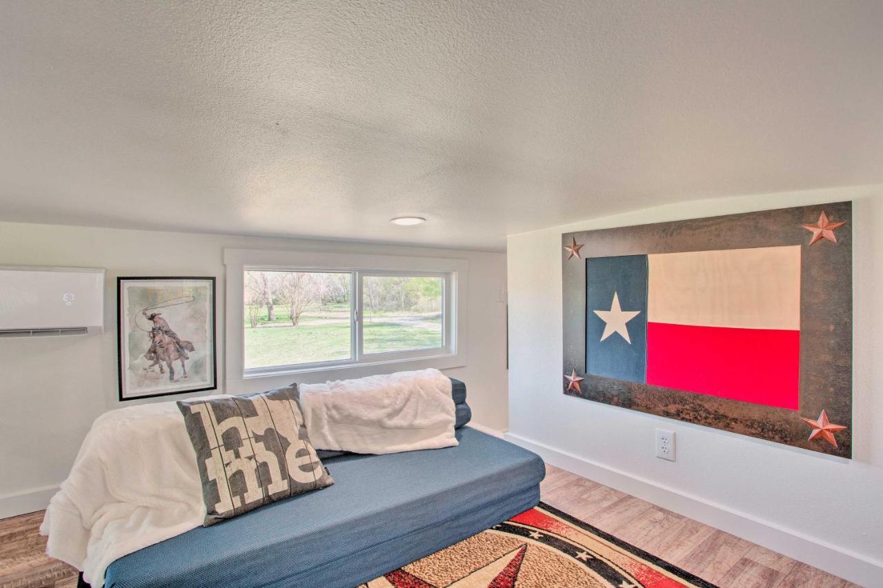 Cozy Mckinney Tiny Home With Porch And Fire Pit! المظهر الخارجي الصورة
