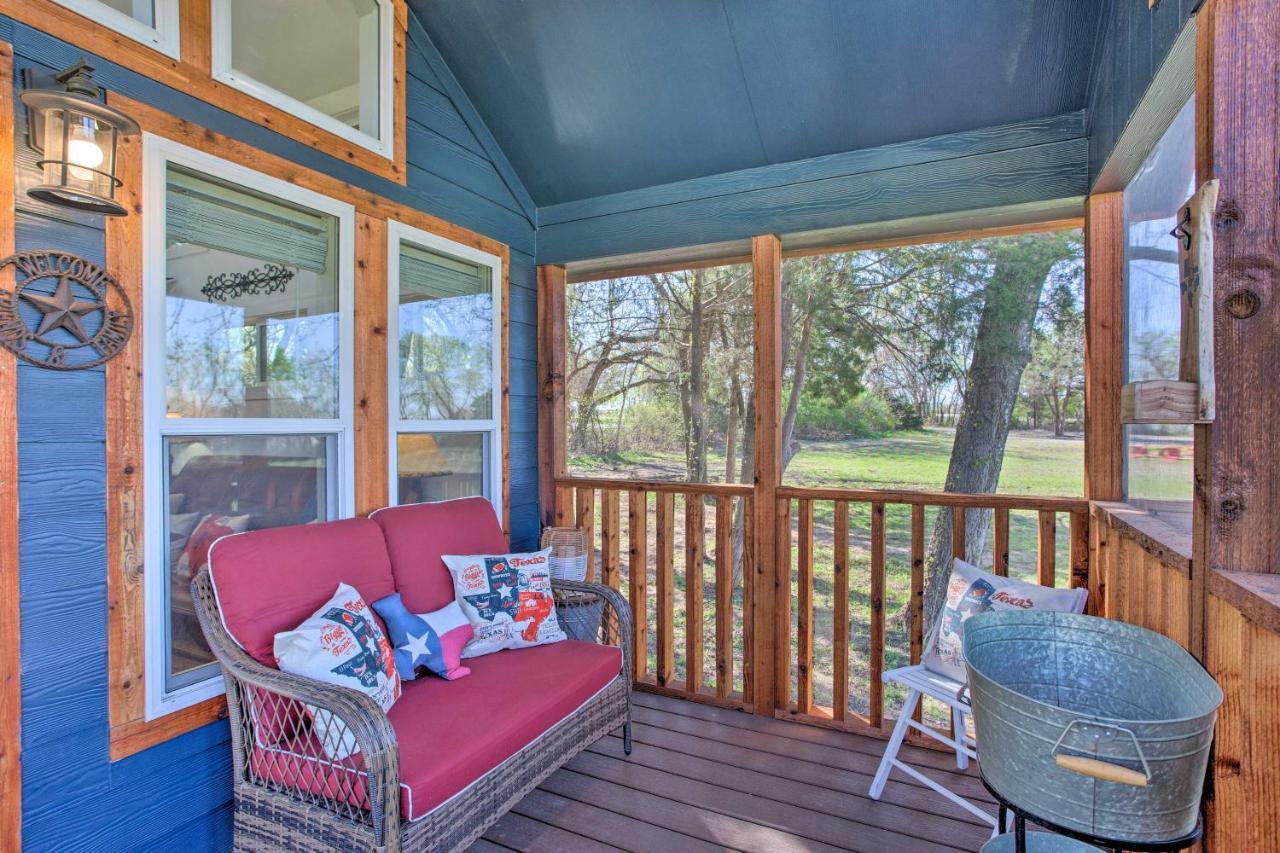 Cozy Mckinney Tiny Home With Porch And Fire Pit! المظهر الخارجي الصورة